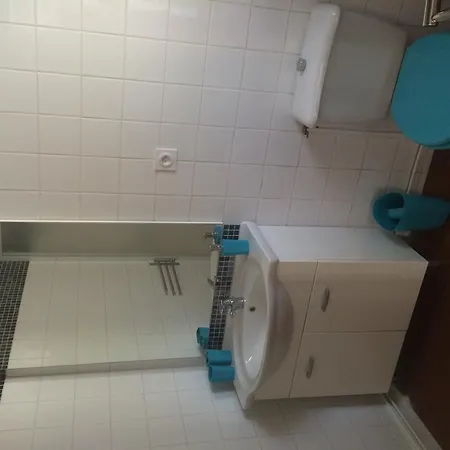 Tilou Sasu Apartment *